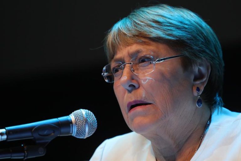 Cumplirá el sueño de Bosé: Bachelet anunció viaje en 