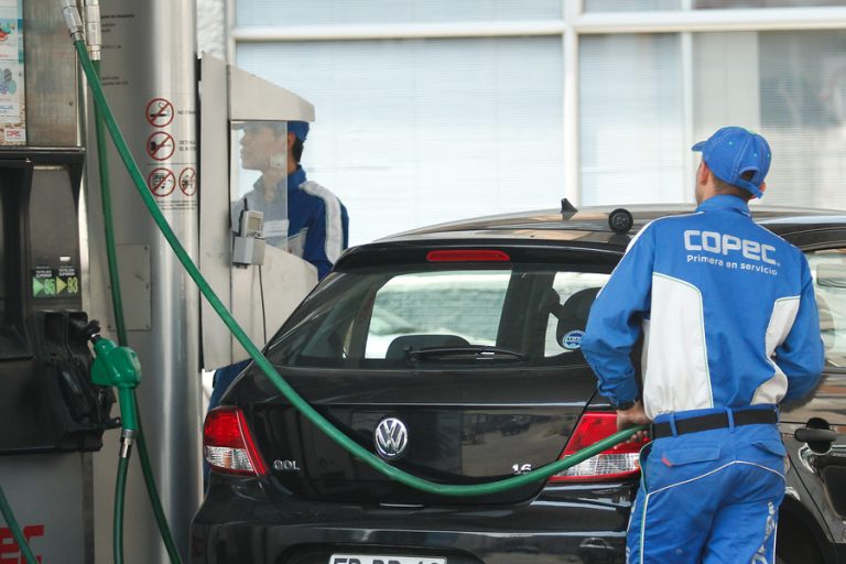 Sexta semana consecutiva: Combustibles vuelven a subir sus precios este jueves