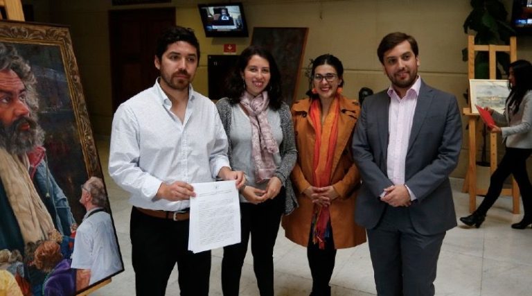 Diputados presentan proyecto de ley que crea estatuto laboral para empaquetadores