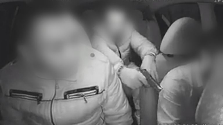 Se hacían pasar por pasajeros: Desbaratan violenta banda que asaltaba a choferes de Uber en Recoleta