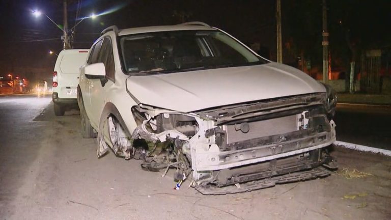 Joven chocó un auto robado y escapó a pie por 3 kilómetros: Dejó sola a mujer de 16 años que lo acompañaba