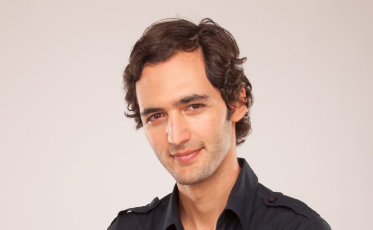 Así son las charlas de Jason Silva, el expositor que llega a Chile para inspirarte a ser mejor