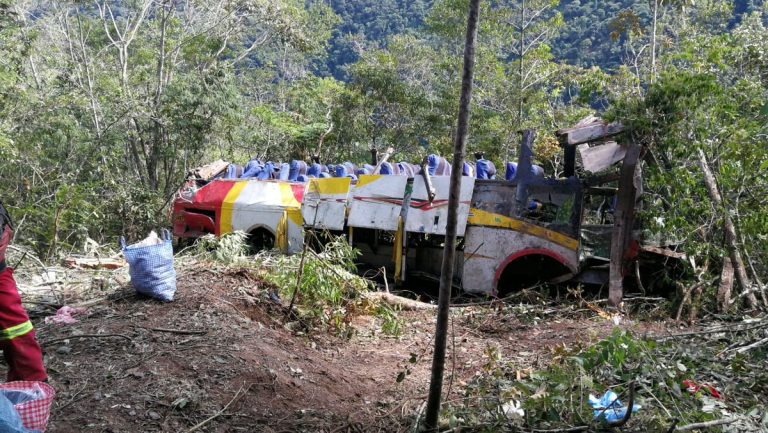Bus cayó por un barranco en Bolivia tras choque: Hasta el momento hay 25 fallecidos