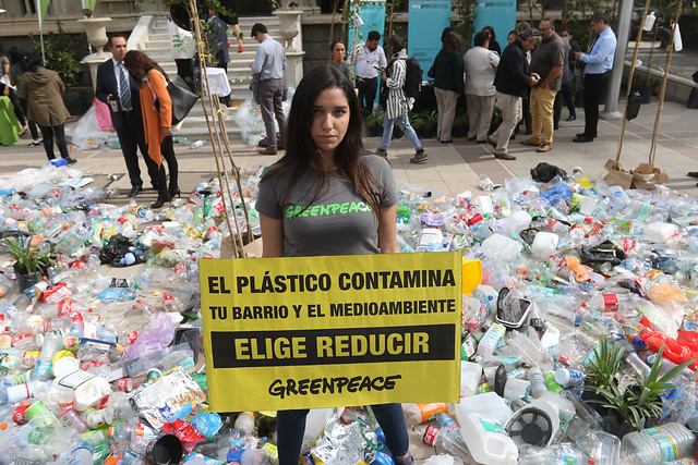 No más cubiertos y platos de plásticos: Providencia busca terminar con productos de un solo uso