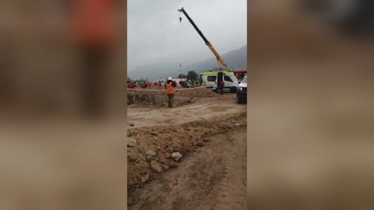 Trabajadores cayeron a pozo de una construcción en Pirque: Uno de ellos murió al interior