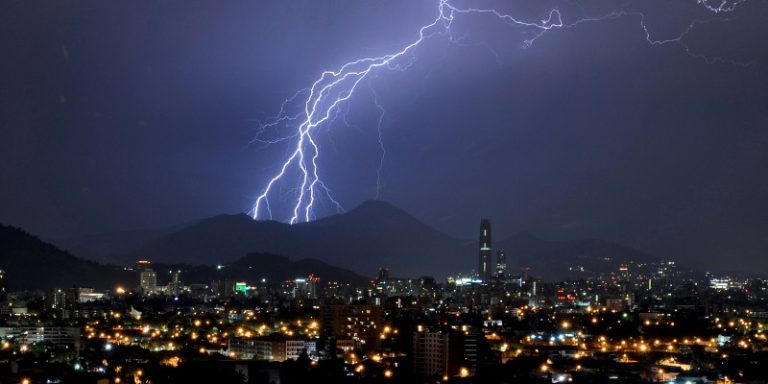 Anuncian probables tormentas eléctricas para 11 regiones del país