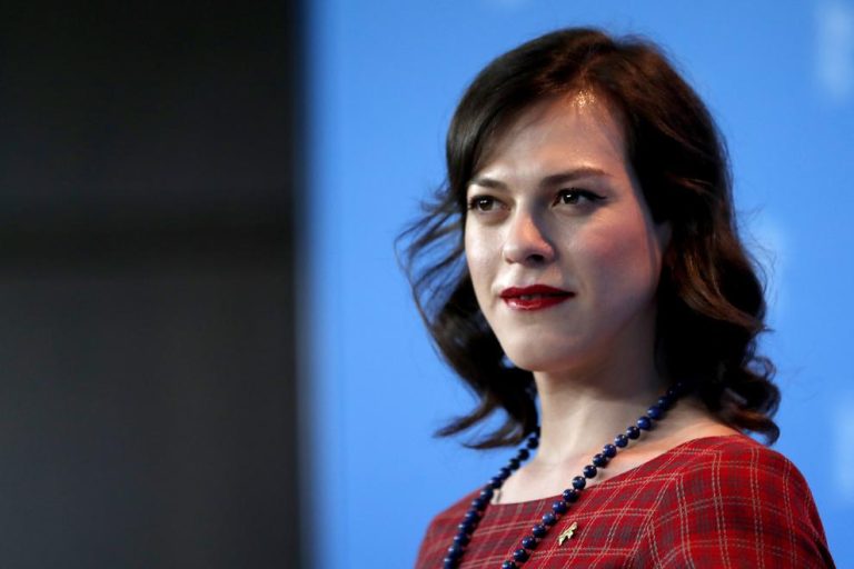Daniela Vega anunció fecha de estreno de su debut en serie de Netflix