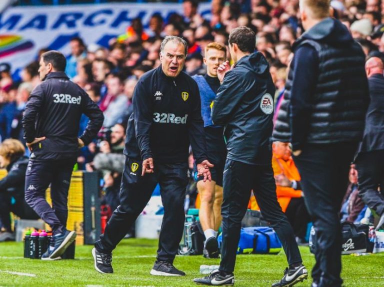 La última locura: Bielsa ordenó a sus jugadores a empatar por no respetar el fair play