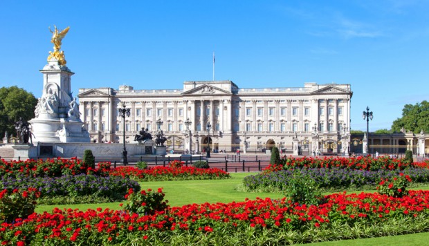Ofrecen sueldo de $15 millones al año: Buscan jardinero para el Palacio Buckingham