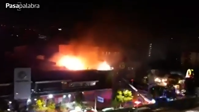 Trabajadores y mascotas fueron evacuados tras incendio en Mall Parque Arauco
