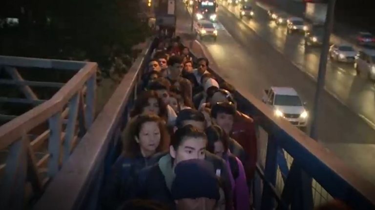 Tacos humanos: El nuevo fenómeno de congestión que está agobiando a los capitalinos