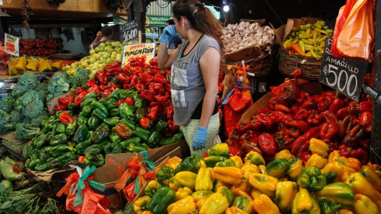 Al alza los tomates: El IPC de marzo subió más de lo esperado