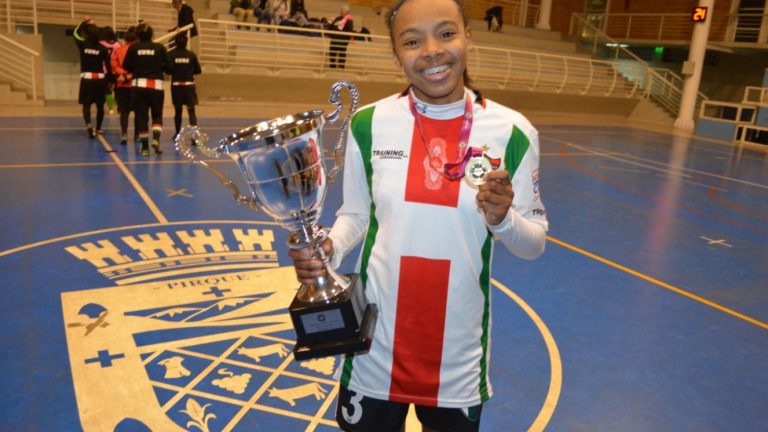 Apelarán a la Ley Zamudio: Jugadora brasileña de Palestino recibe insultos racistas por hinchas de Colo Colo