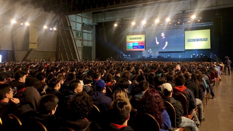 Miles de estudiantes disfrutaron la charla de Jason Silva en Evoluciona 2019