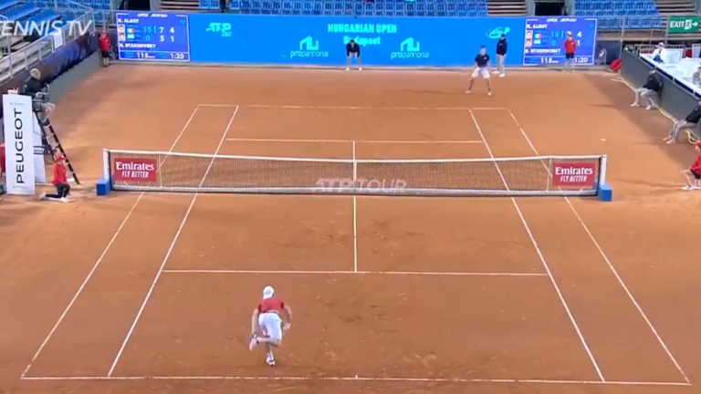 Terrible: La doble falta digna de un amateur que cometió el 44° del mundo