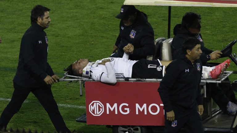 Pese a brutal patada en la cabeza a Suazo, Colo Colo derrota a Antofagasta con agónico gol del Mago Valdivia