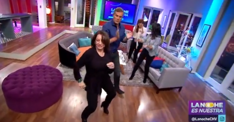 Gloria Simonetti demostró su faceta más osada bailando reggaeton en La Noche es Nuestra