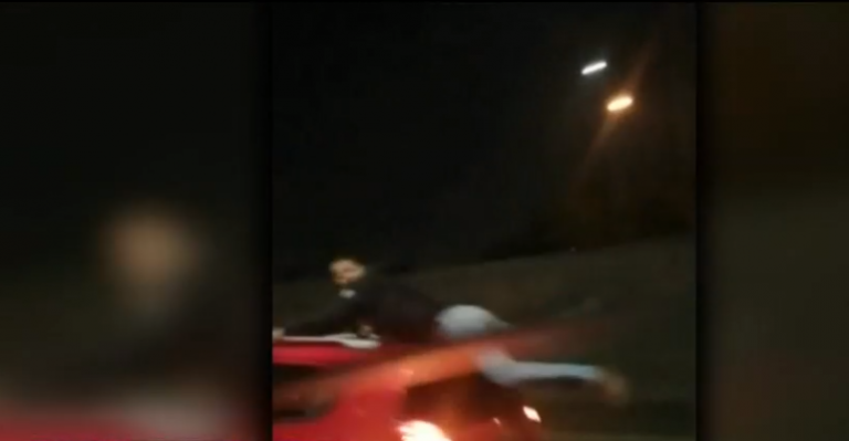 Vuelco en caso del hombre que viajaba colgado de un auto en la carretera