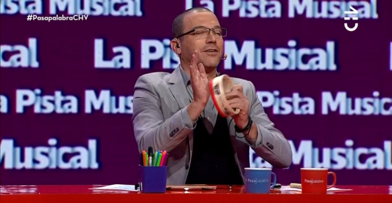 Julián Elfenbein hizo divertido dúo musical con José Alfredo Fuentes