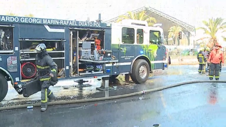 Desconocidos atacaron carro de bomberos mientras combatían un incendio