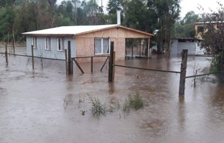 Decretan Alerta Roja en Hualaihué y Puerto Montt por fuertes lluvias: 4 personas han muerto