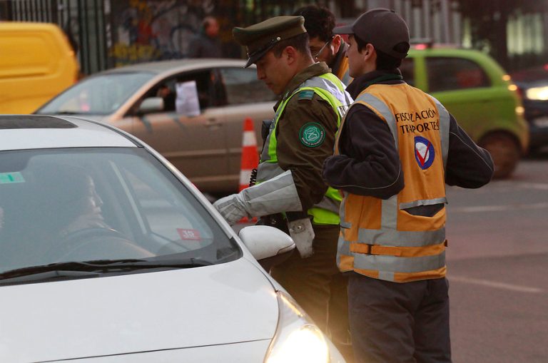 Llegó el día: Comienza a regir la restricción permanente a vehículos catalíticos en la Región Metropolitana