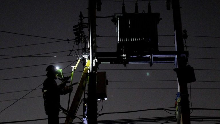 Corte de luz afecta a tres comunas de la Región Metropolitana