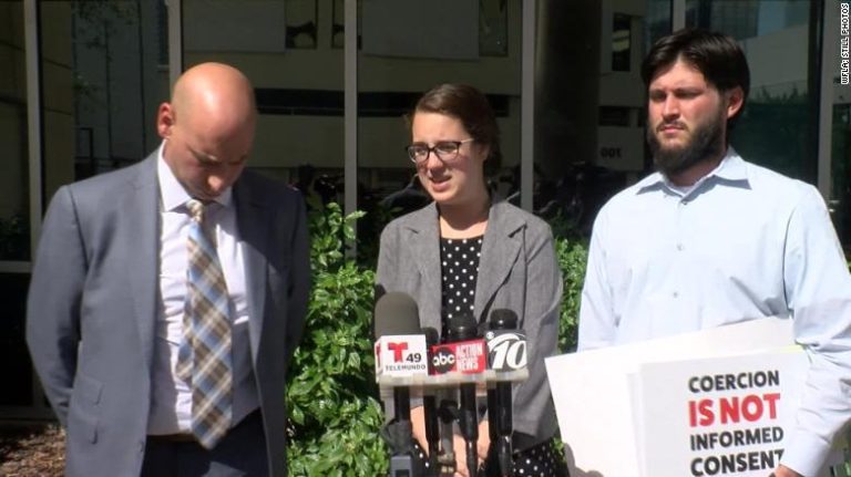 Querían tratar el cáncer de su hijo de manera alternativa, pero un juez ordenó que le realizaran quimioterapia