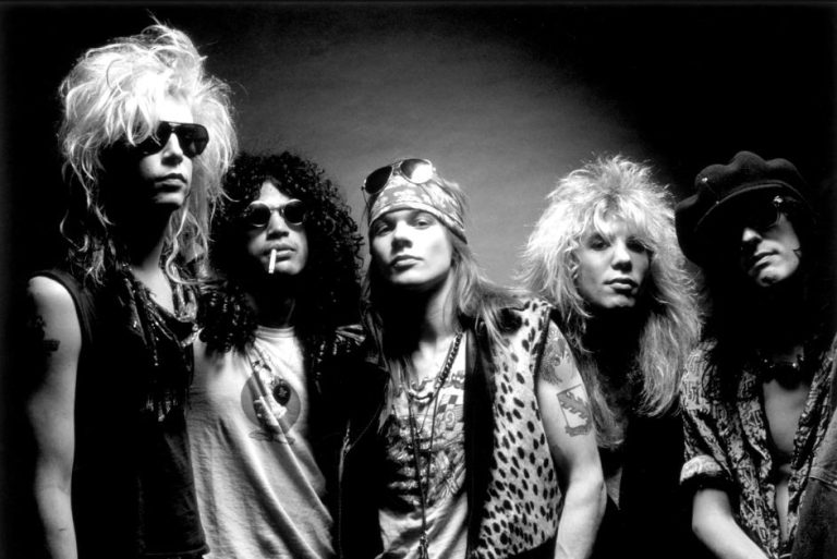 Guns N' Roses en picada contra cervecería gringa: El motivo es insólito