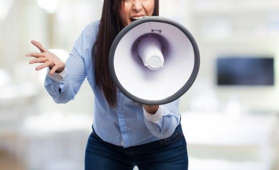 Gemía muy fuerte: Vecinos denuncian a mujer en Quilpué por sus ruidos