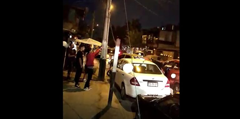 Captan a hombre disparando al aire en velorio de supuesto narcotraficante en Conchalí