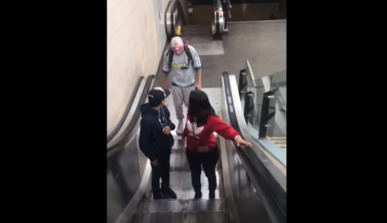Funan a sujeto que agredió física y verbalmente a pareja lésbica al interior del Metro