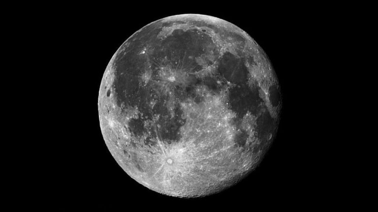 ¿Lunamotos? Estudio da cuenta de que en la Luna tiembla cada vez más y que se estaría haciendo más pequeña