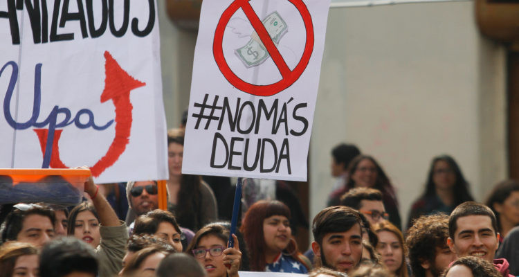 “Chao Dicom”: Senado aprueba iniciativa que prohíbe informar sobre deudas por estudios