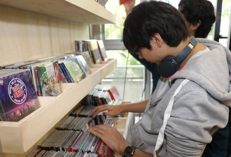 No está dentro de las prioridades: Disquería popular de Recoleta no vende discos de reggaetón