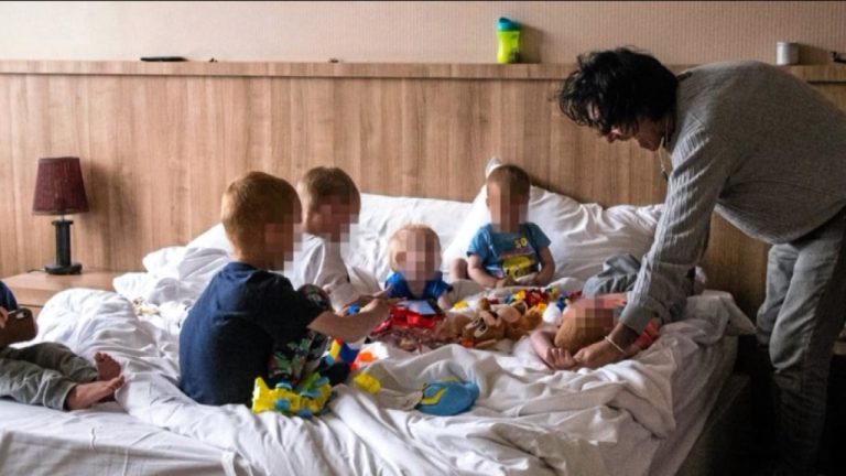 Abuelo chileno y sus 7 nietos están aislados en Suecia para evitar que sean catalogados como 