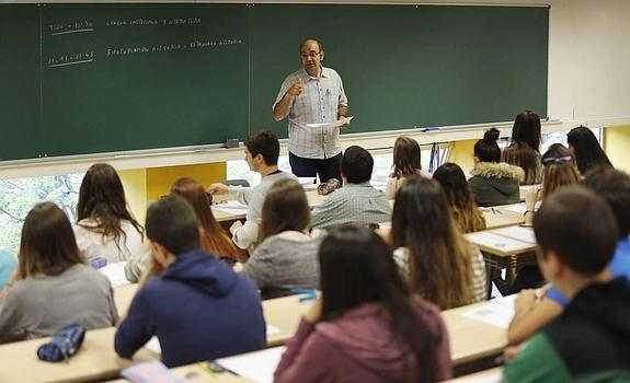 18 alumnos llegaron sin tarea y el profesor les pegó con un tubo