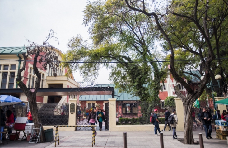 Estudiante de 16 años muere tras caer del tercer piso del Liceo Manuel de Salas de Ñuñoa