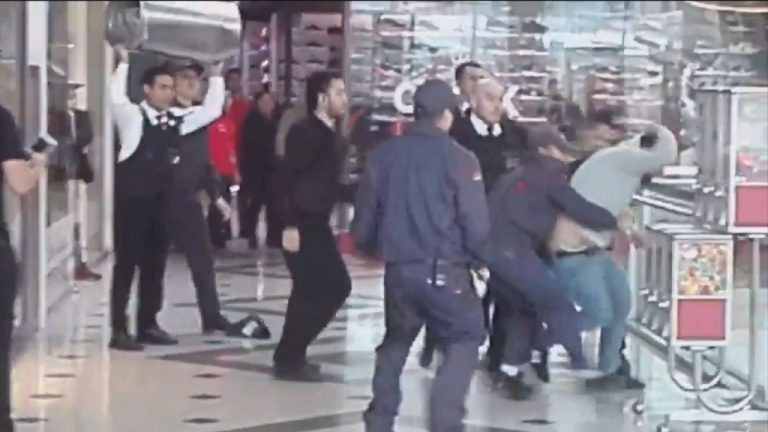 Sólo con prohibición de acercarse al mall: En libertad quedaron mecheros y guardias que los golpearon con basurero