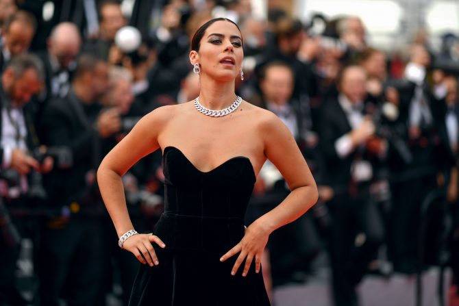 Lorena Izzo, la actriz chilena que deslumbró en su paso por la alfombra roja de Cannes