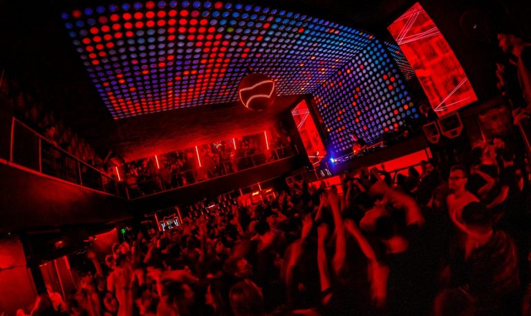 La Feria: El club chileno de electrónica que funcionará 100% con energía renovable