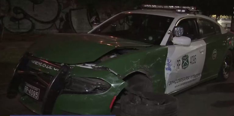 Persecución terminó con choque entre patrulla de Carabineros y un automóvil particular