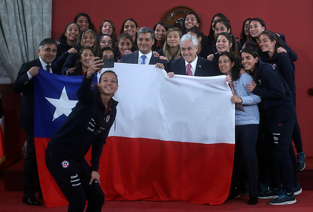 La Roja se despide con una visita a Piñera antes de partir al Mundial de Francia