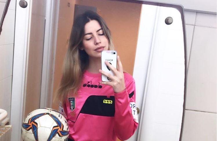 Futbolista se bajó los pantalones frente a la árbitra y la desafió a tener sexo