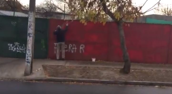 “Colombiano mata ídolo”: Las frases contra Rueda que aparecieron en Juan Pinto Durán