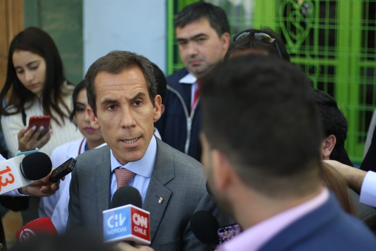 Alessandri afirmó que 10 estudiantes fueron expulsados del Instituto Nacional por aplicación de Aula Segura