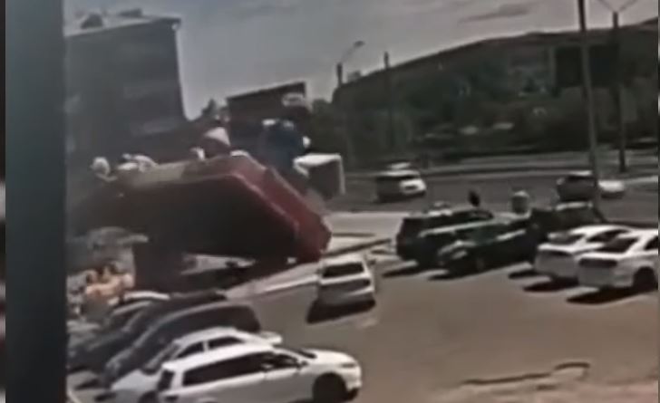 Viento hizo volar castillo inflable con niños adentro: 3 menores están graves