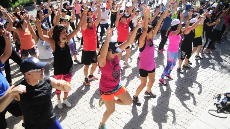 Académico chileno descarta la zumba como método eficiente para perder de peso
