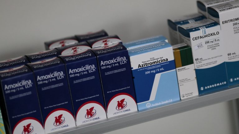 Farmacias Salcobrand y Ahumada ganarían hasta 81% con venta de medicamentos