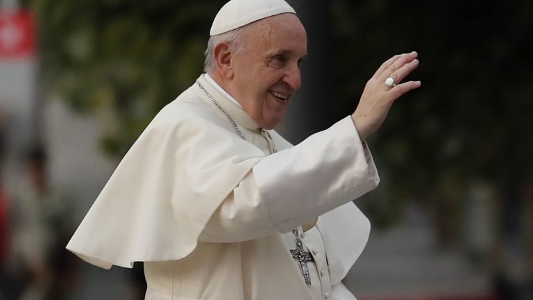 Papa Francisco comparó el aborto con 